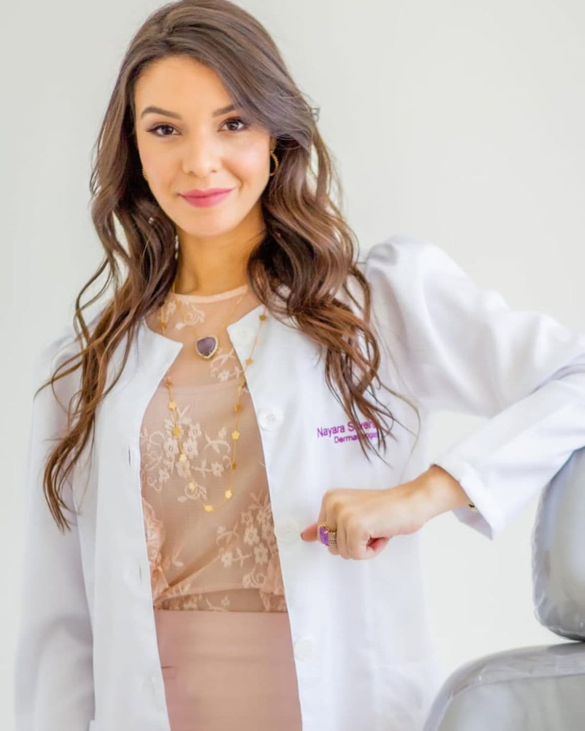 Dra. Nayara Silveira Maia — Dermatologista